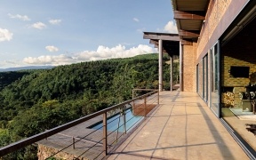 Thakasile Lodge Brionj