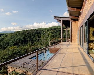 Thakasile Lodge Brionj